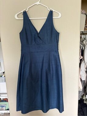 Ann Taylor Sleeveless V-Neck Midi Dress in Navy